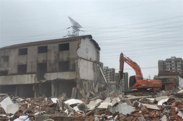 拆除工程时的安全措施有哪些？