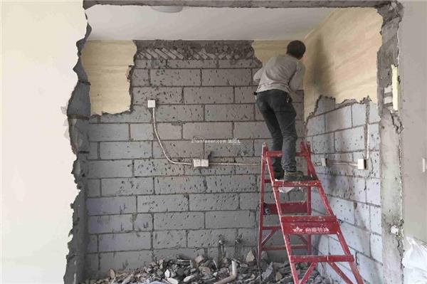 拆除墙地砖用什么工具？