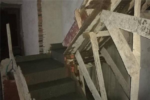 拆除楼梯的原因有哪些？