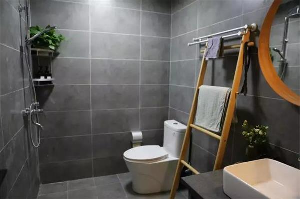 如何拆除卫生间的墙砖？