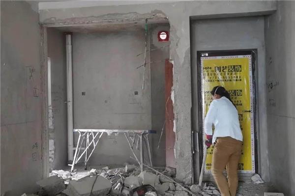 装修房子时，除了承重墙可以全部拆除吗？