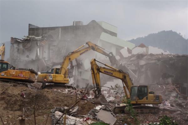 房屋拆除工程施工方案及?；ご胧?。