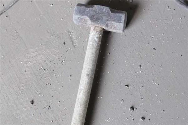 装修拆除，砸地砖使用什么工具？
