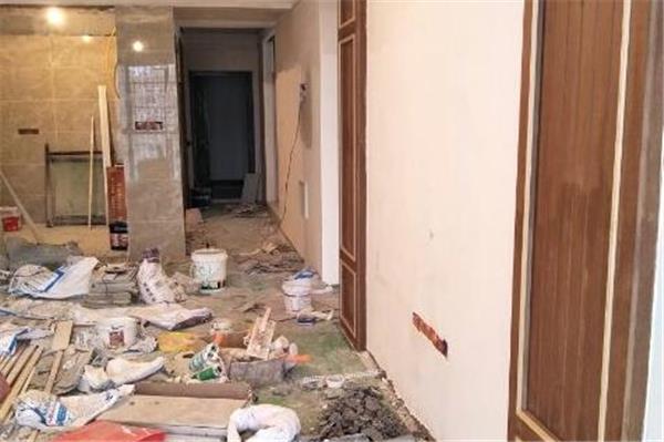 墙里面的铝合金门窗怎么拆