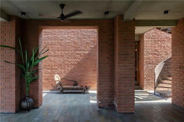 教你如何拆除红砖墙