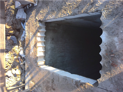 如何在墙上打孔开洞