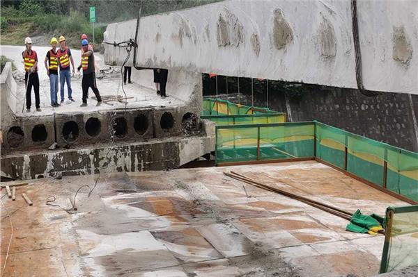 绳锯切割拆除混凝土价格（钢筋混凝土切割墙锯）