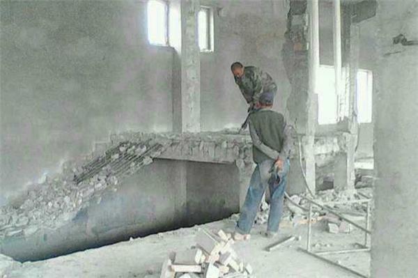 拆除楼梯和装修拆除的费用是多少？