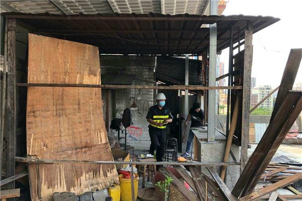 《阁楼拆除，拆除阁楼》-《拆除阁楼，阁楼拆除》，建筑?；び胛幕? /></div>
    <div   id=