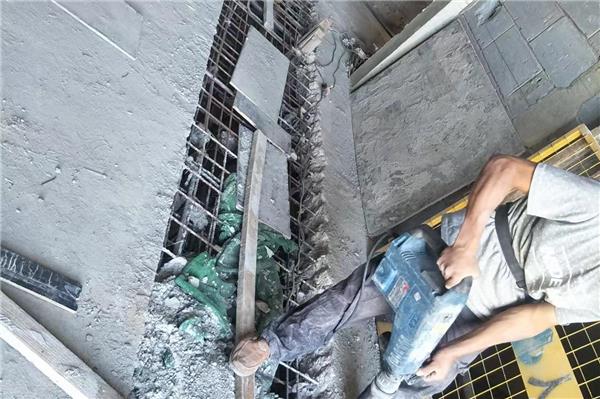 剔凿后浇带，创造完美施工工艺